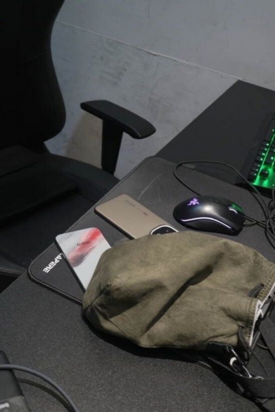 iQOO 15 впервые показали на фото вживую