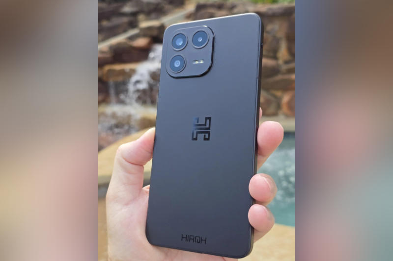Представлен Hiroh Phone — обезгугленный Android-смартфон с физическим выключателем камер и микрофона за 9
