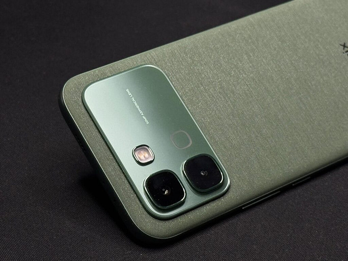 Яркий и стильный. Первые фотографии Infinix Note Edge появились в сети до анонса