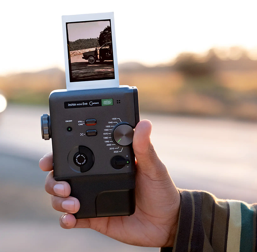 Такую камеру захочет каждый. FUJIFILM выпустила instax mini Evo Cinema