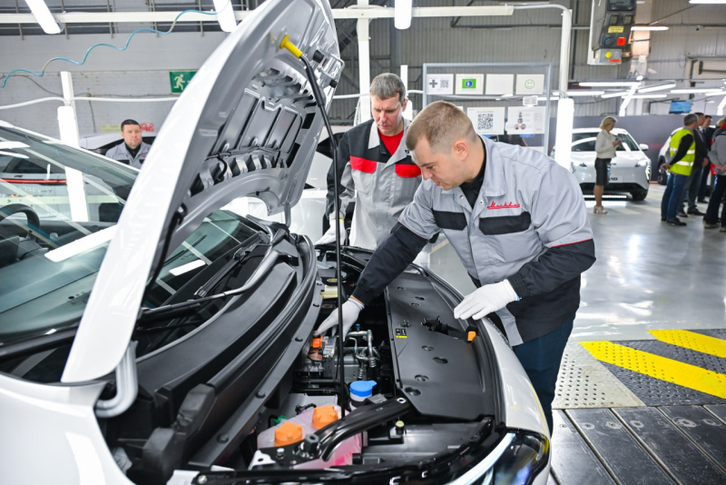 «Москвич» запустил производство электромобилей Umo для «Яндекс Такси» — внутри у них ИИ «Яндекса»