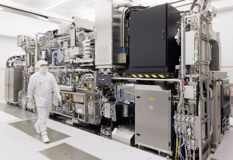 Китай намерен увеличить выпуск передовых чипов в пять раз к концу десятилетия