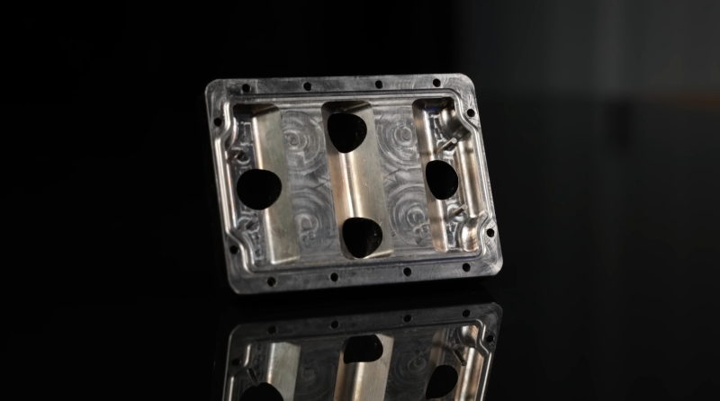 Threadripper Pro 9995WX разогнали до 5,3 ГГц без азота — крышку превратили в водоблок, добавили чиллер и 140 литров воды