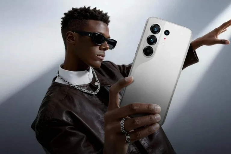 Представлены смартфоны серии TECNO Camon 50 — неожиданно похожи на Samsung Galaxy S26