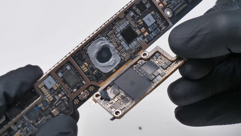 MacBook Neo приятно удивил ремонтопригодностью. Новый ноутбук Apple легко разбирается и чинится