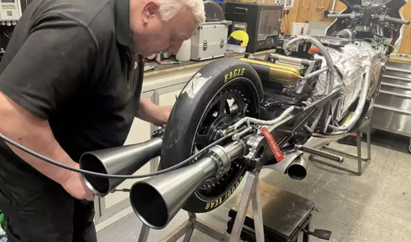 Британец построил мотоцикл на паровой тяге, который стал вторым самым быстрым байком в мире