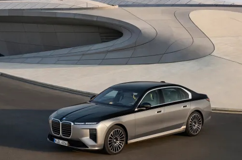 BMW представила флагманскую «семёрку» на платформе Neue Klasse — спорный стиль, много экранов и «скрытые технологии»
