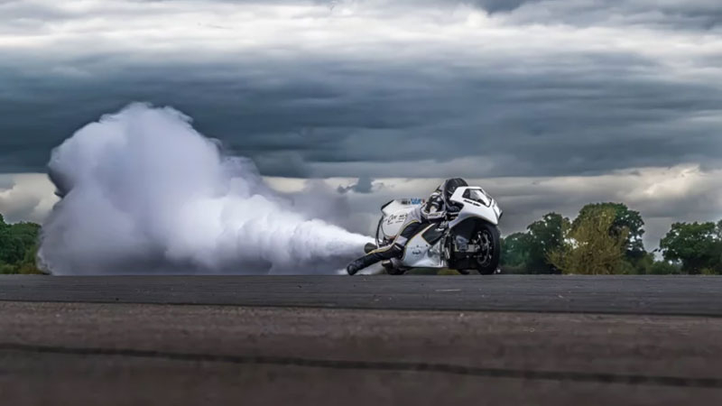 Британец построил мотоцикл на паровой тяге, который стал вторым самым быстрым байком в мире