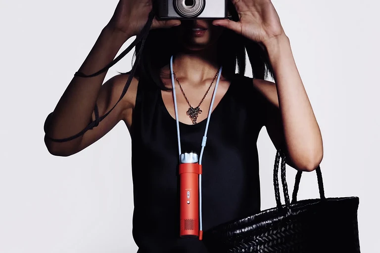 Странная, но стильная штуковина: Dyson представил карманный вентилятор за